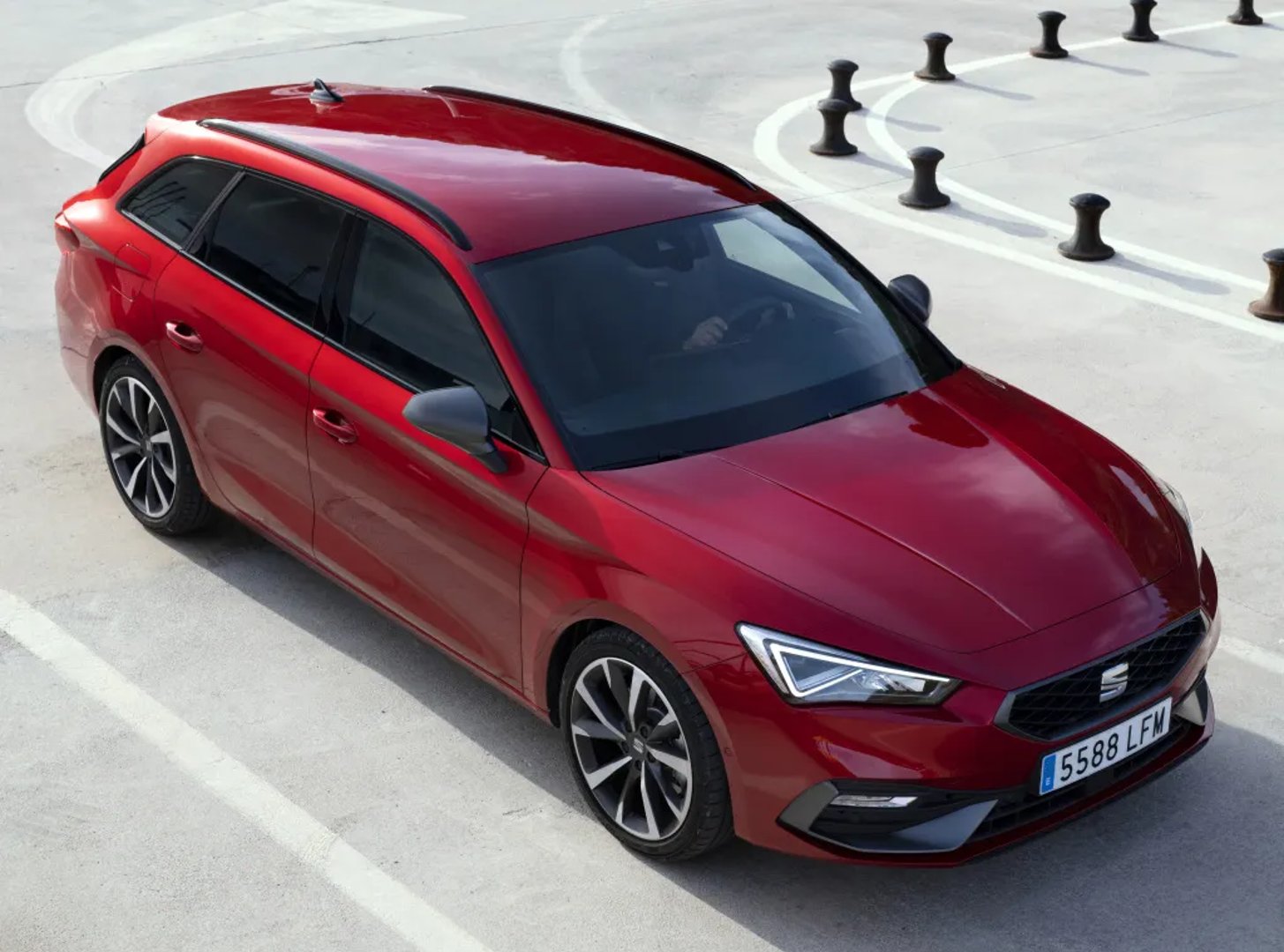SEAT_Leon_4_generation__Estate_5-door__4.jpg