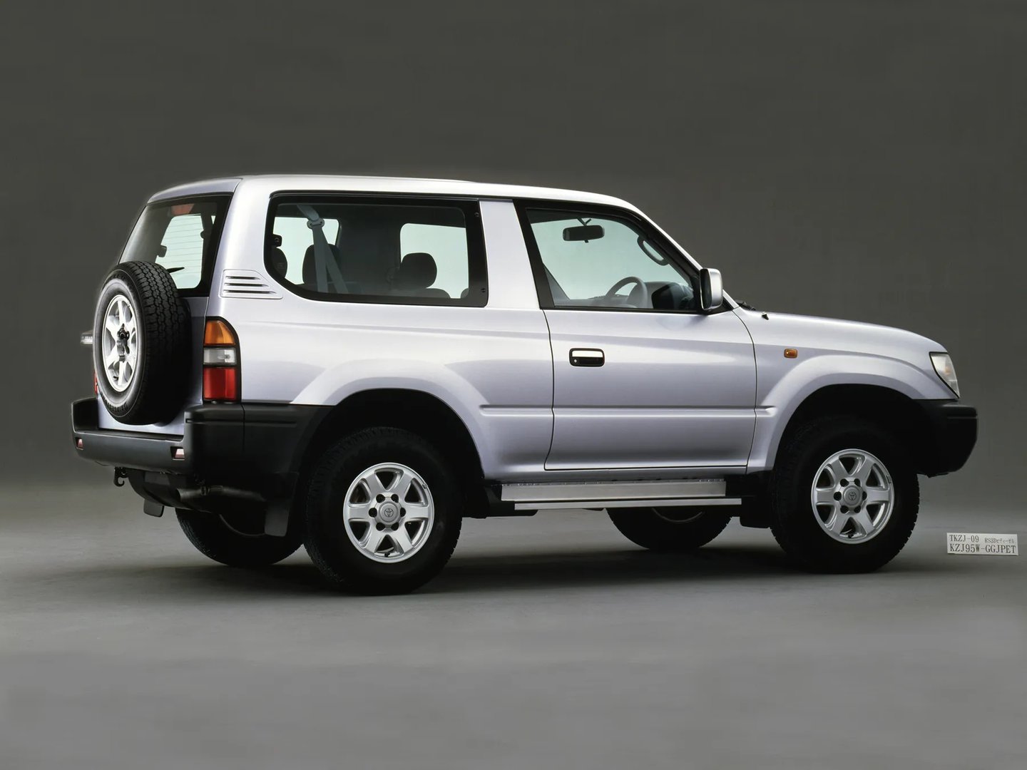 Toyota_Land_Cruiser_2_generation__SUV_3-doors__3.jpg