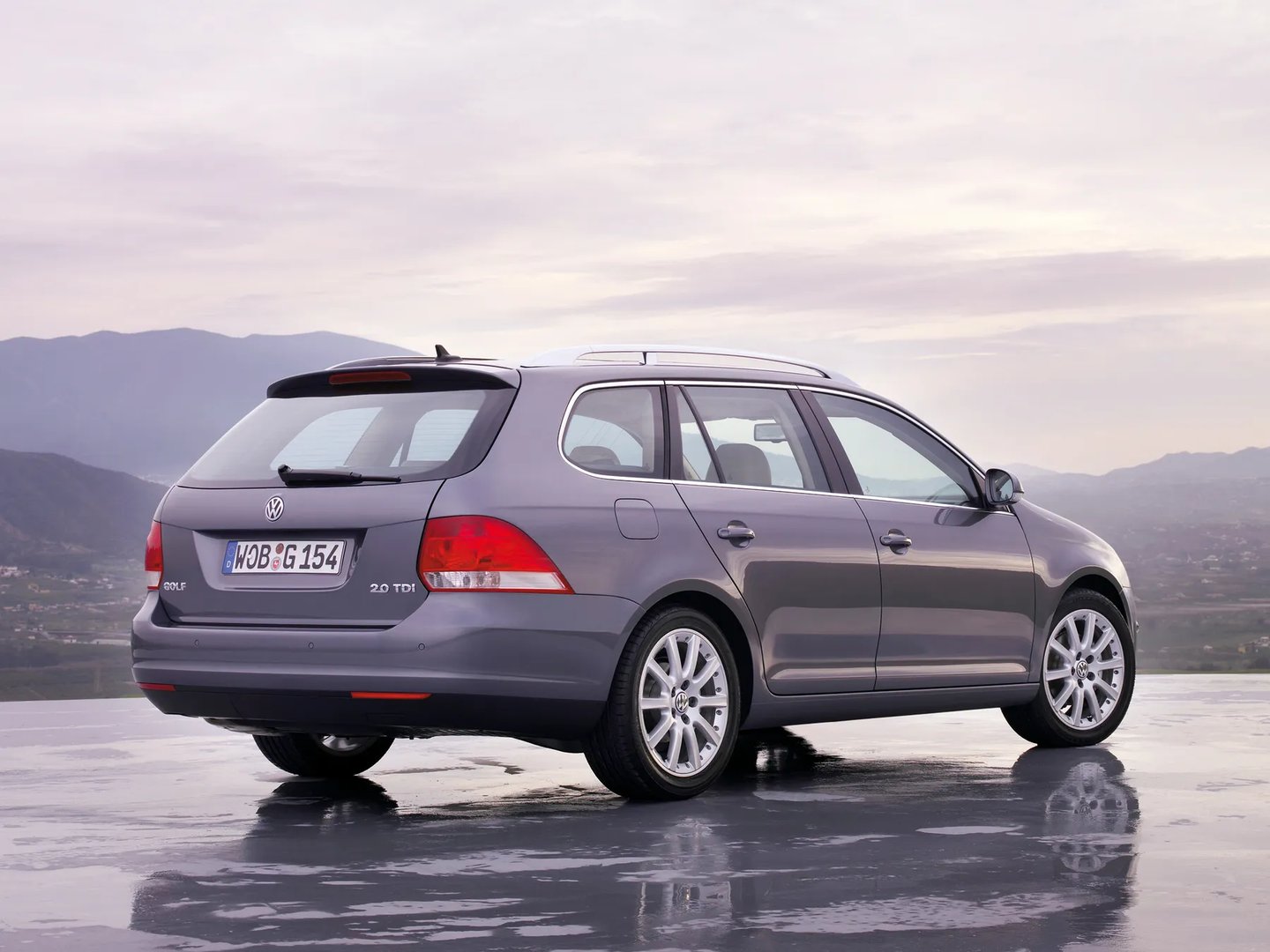 Volkswagen_Golf_5_generation__Estate_5-door__13.jpg