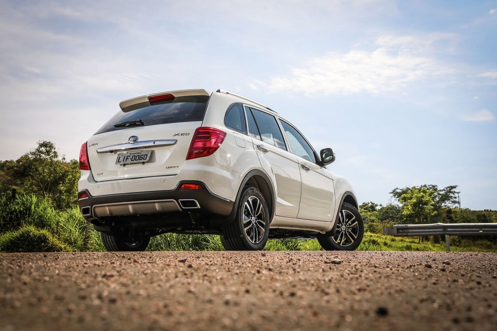 lifan_X60_1_generation_restyling_2__SUV_5-doors__3.jpg