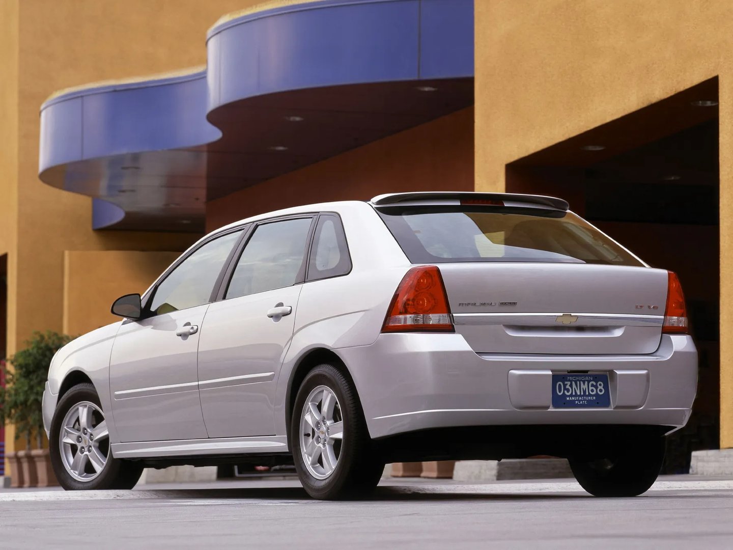 Chevrolet_Malibu_6_generation__Hatchback_5-door__4.jpg