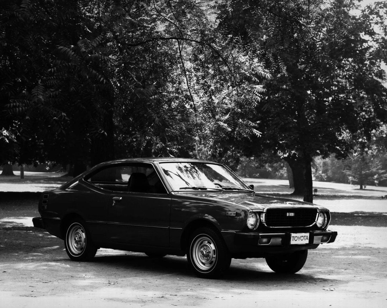 Toyota_Corolla_3_generation__Coupe__1.jpg