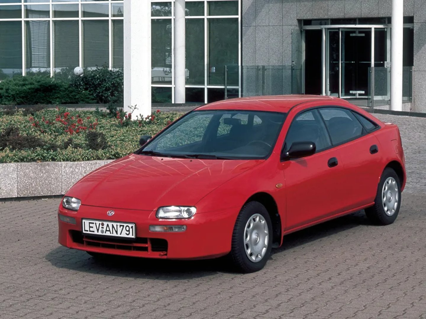 Mazda_323_Lantis_5_generation__Hatchback_5-door__2.jpg