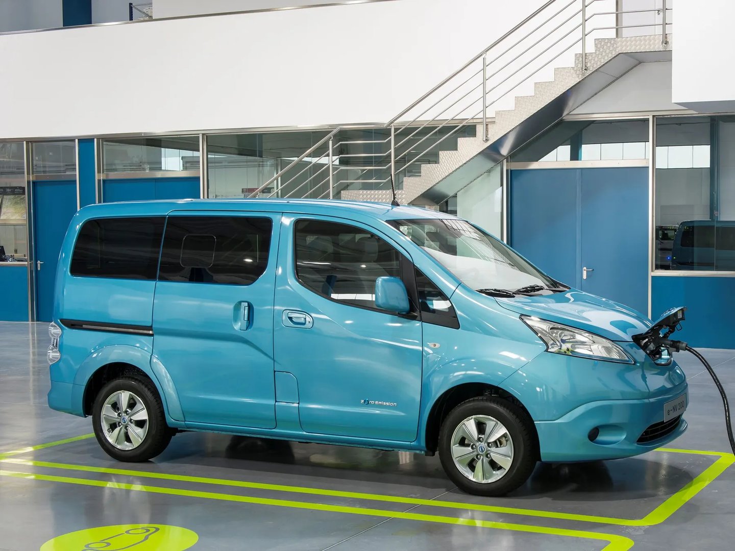 Nissan_E-NV200_1_generation_restyling__Minivan__11.jpg