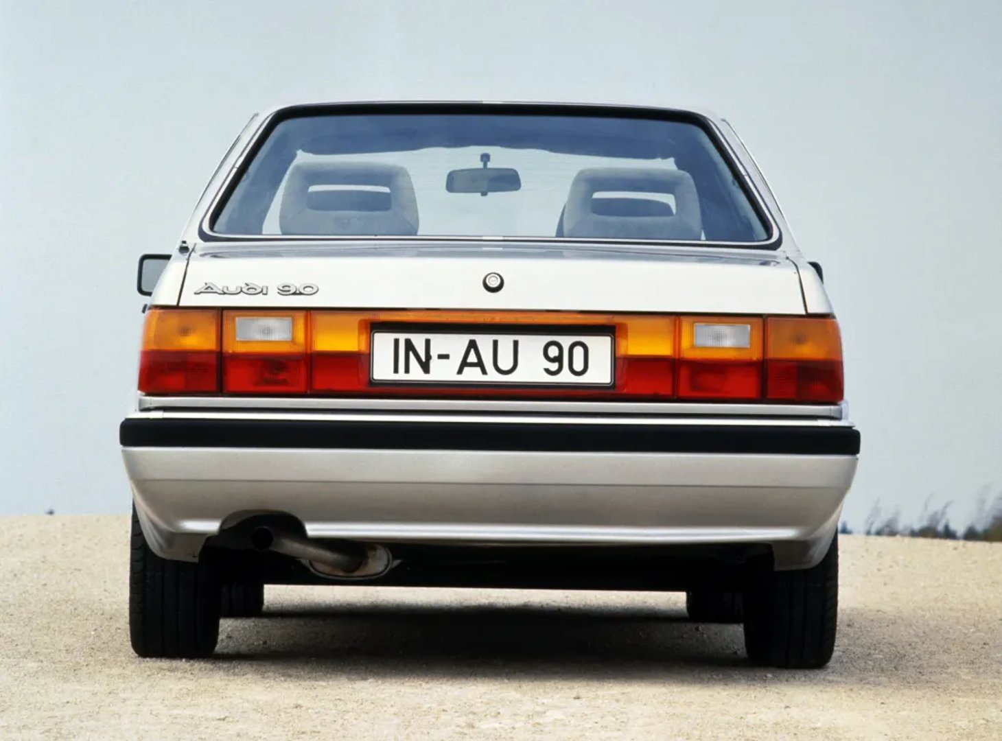 Audi_90_1_generation__Sedan__3.jpg