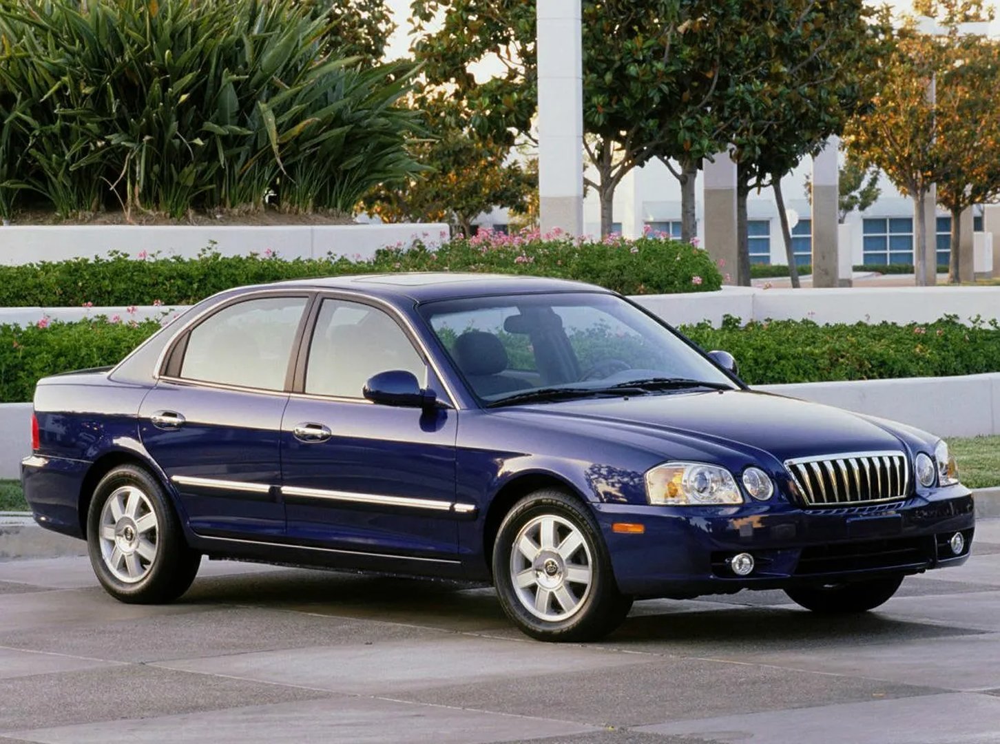 Kia_Optima_1_generation__Sedan__1.jpg