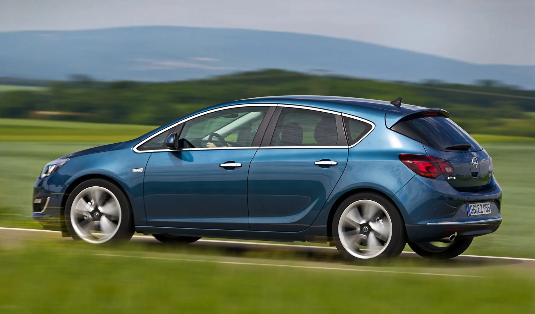 Opel_Astra_4_generation_restyling__Hatchback_5-door__8.jpg