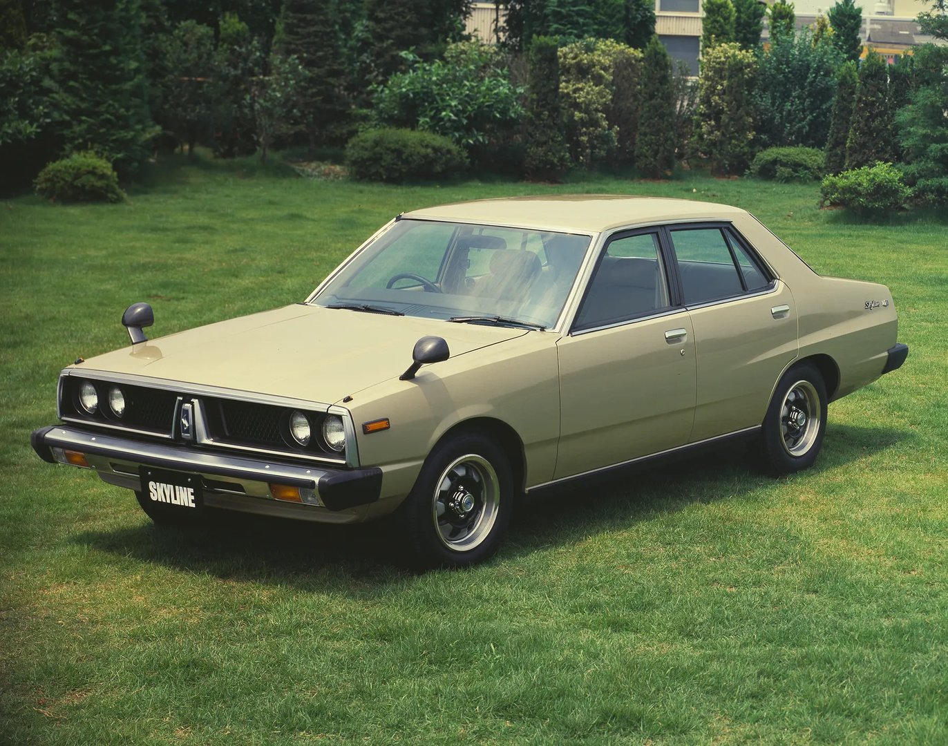 Nissan_Skyline_5_generation__Sedan__4.jpg
