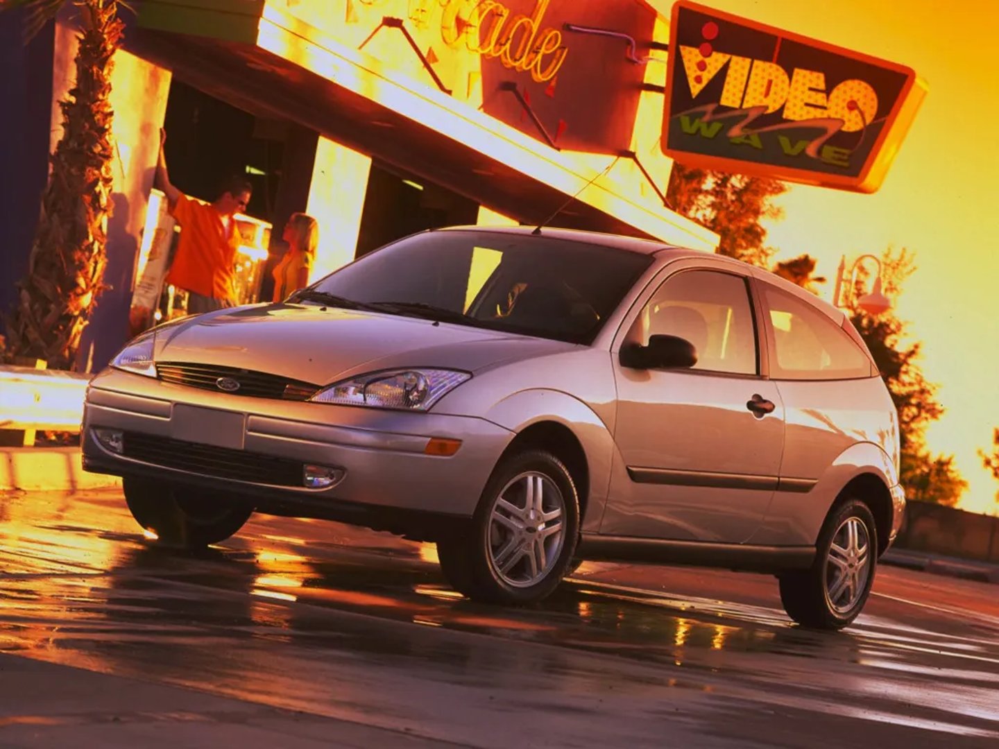 Ford_Focus_(North_America)_1_generation__Hatchback_3-door__5.jpg