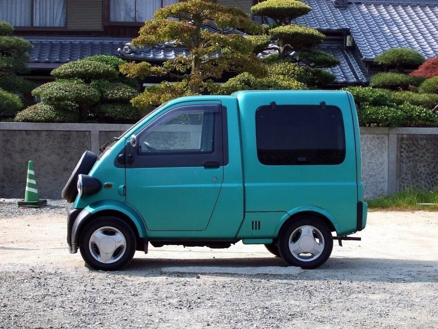 Daihatsu_Midget_2_generation__Microvan__3.jpg