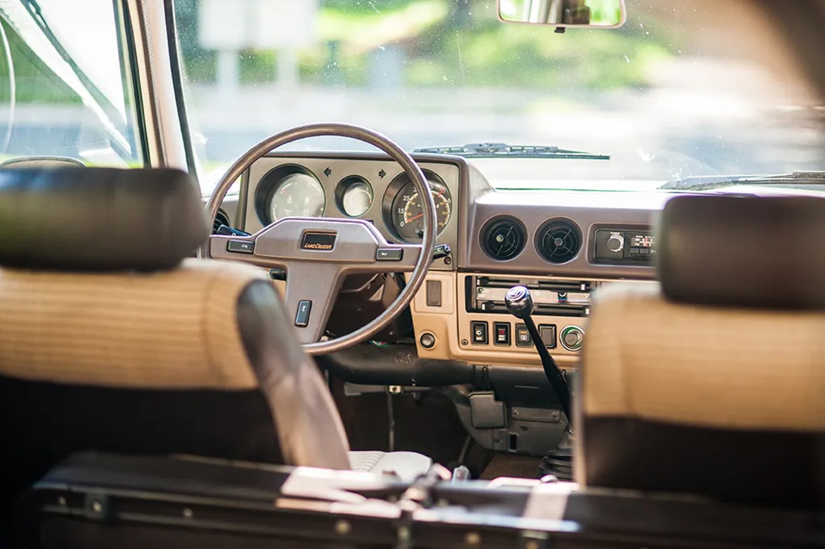 Toyota_LC_7_generation__SUV_5-doors__13.jpg