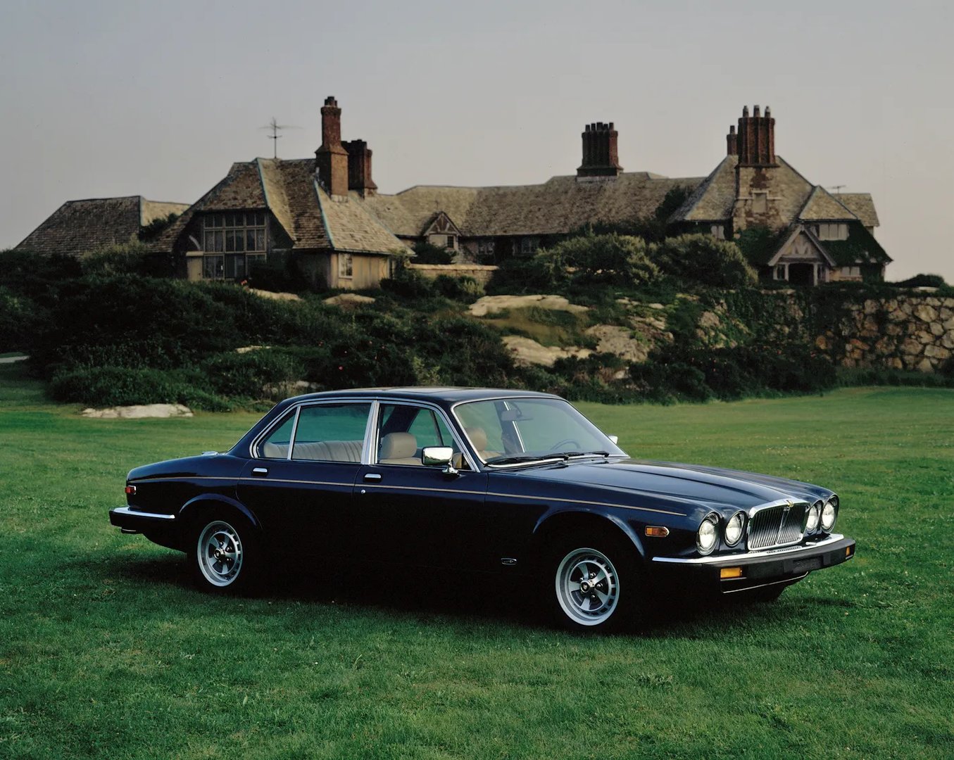 Jaguar_XJ_1_generation_restyling_2__Sedan__4.jpg