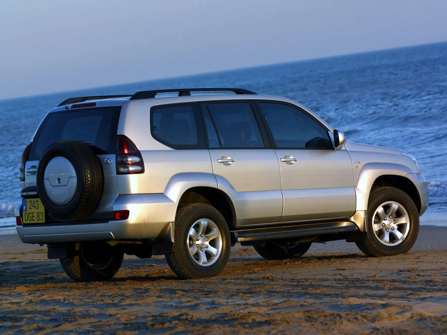 Toyota_Land_Cruiser_3_generation__SUV_5-doors__2.jpg