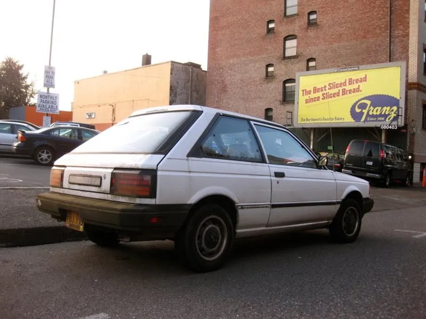 Nissan_Sentra_2_generation__Hatchback_3-door__1.jpg