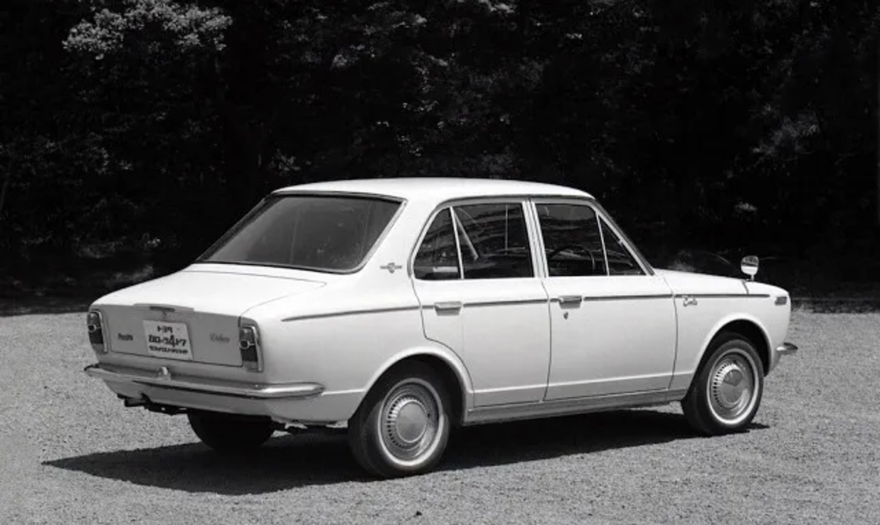 Toyota_Corolla_1_generation__Sedan__1.jpg