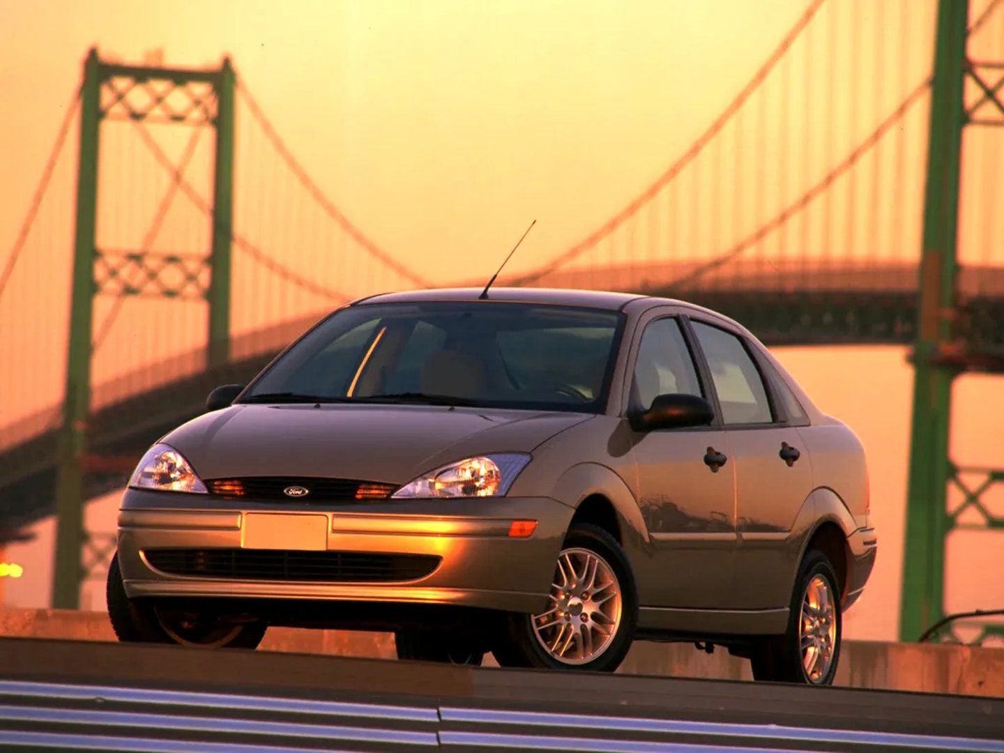 Ford_Focus_(North_America)_1_generation__Sedan__4.jpg