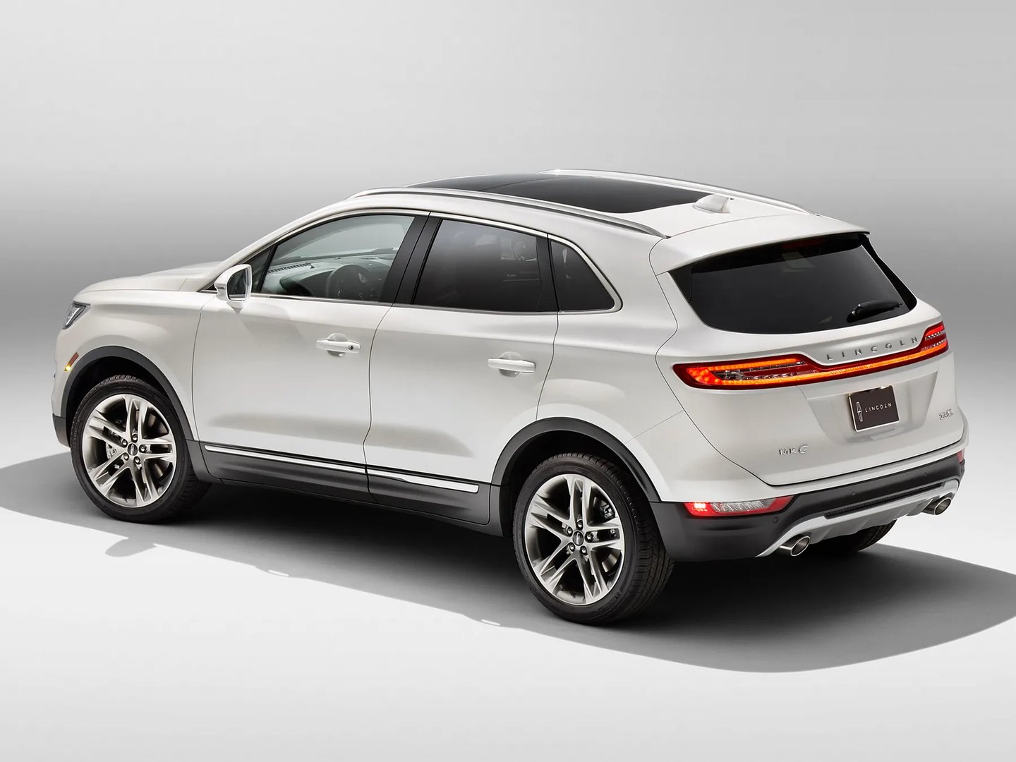 Lincoln_MKC_1_generation__SUV_5-doors__7.jpg