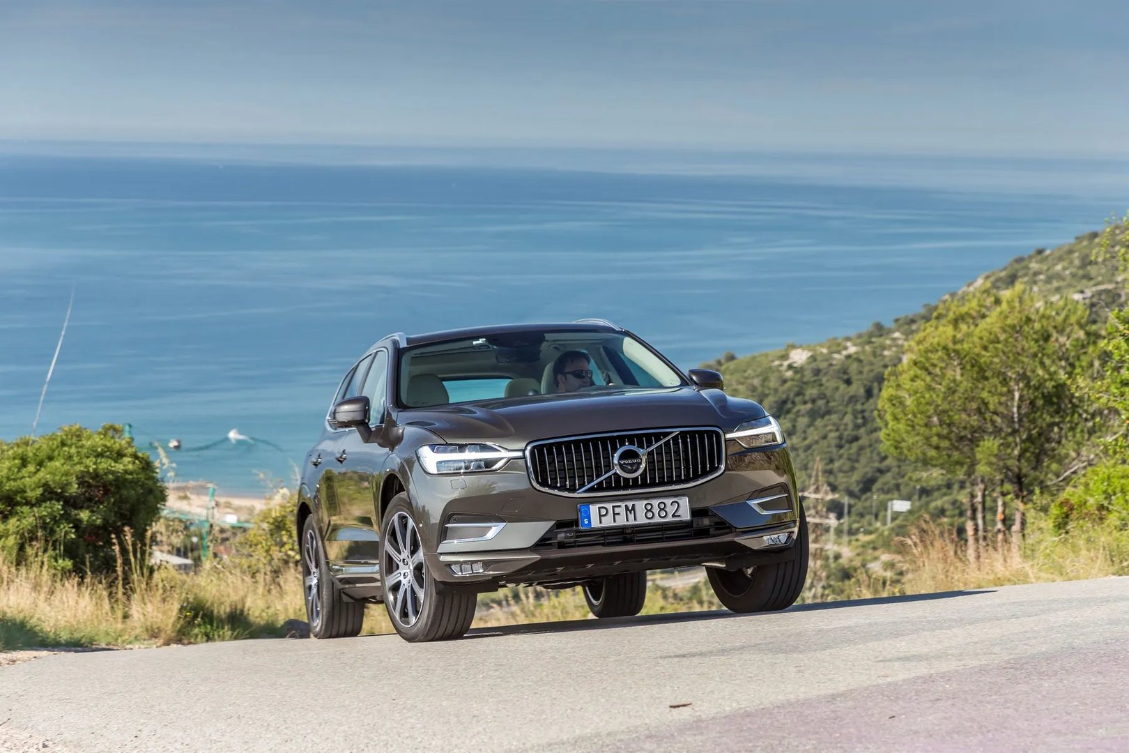 Volvo_XC60_2_generation__SUV_5-doors__9.jpg