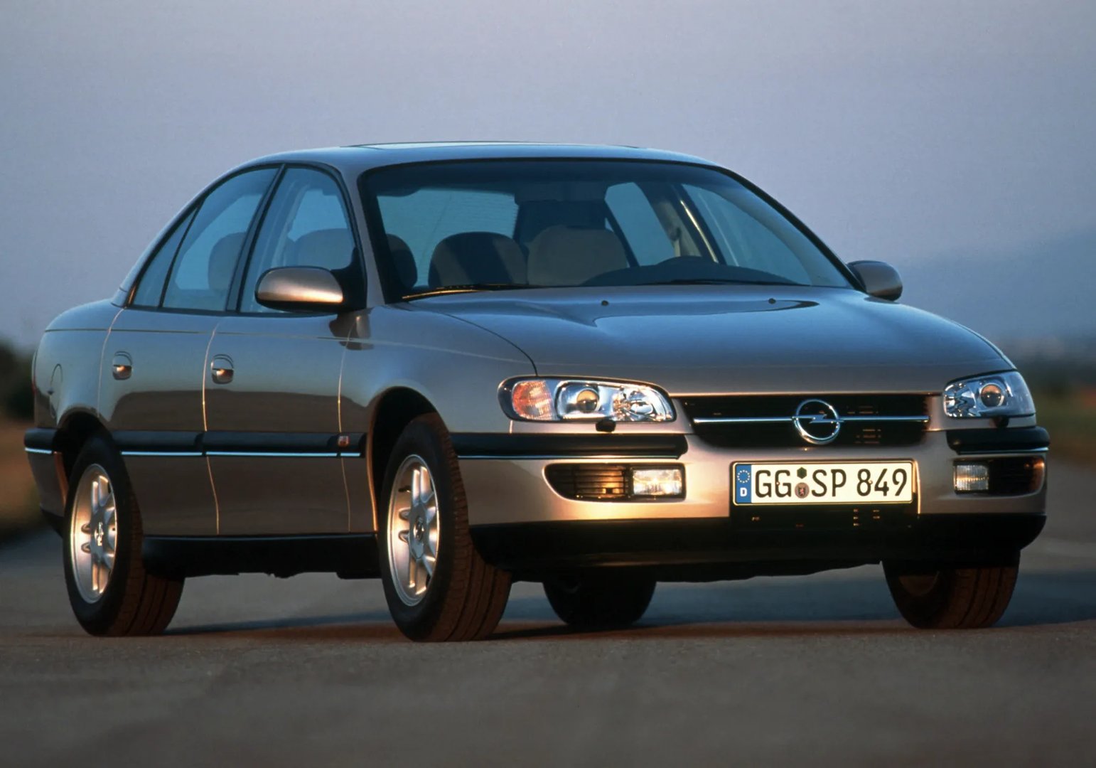 Opel_Omega_2_generation__Sedan__9.jpg