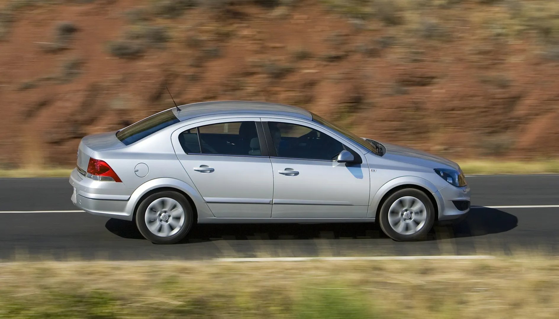Opel_Astra_4_generation__Sedan__8.jpg