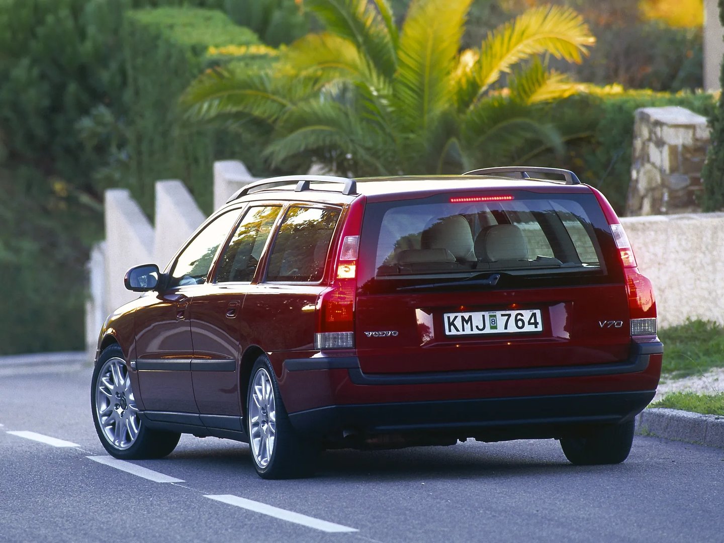 Volvo_V70_2_generation__Estate_5-door__9.jpg