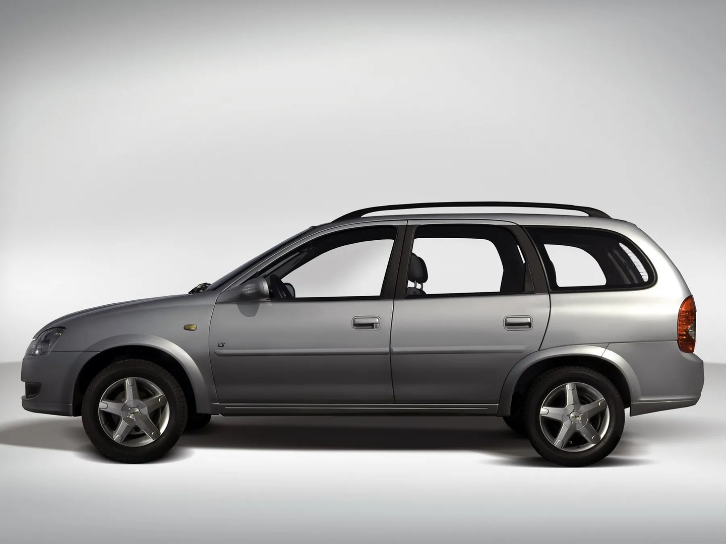 Chevrolet_Corsa_1_generation__Estate_5-door__2.jpg