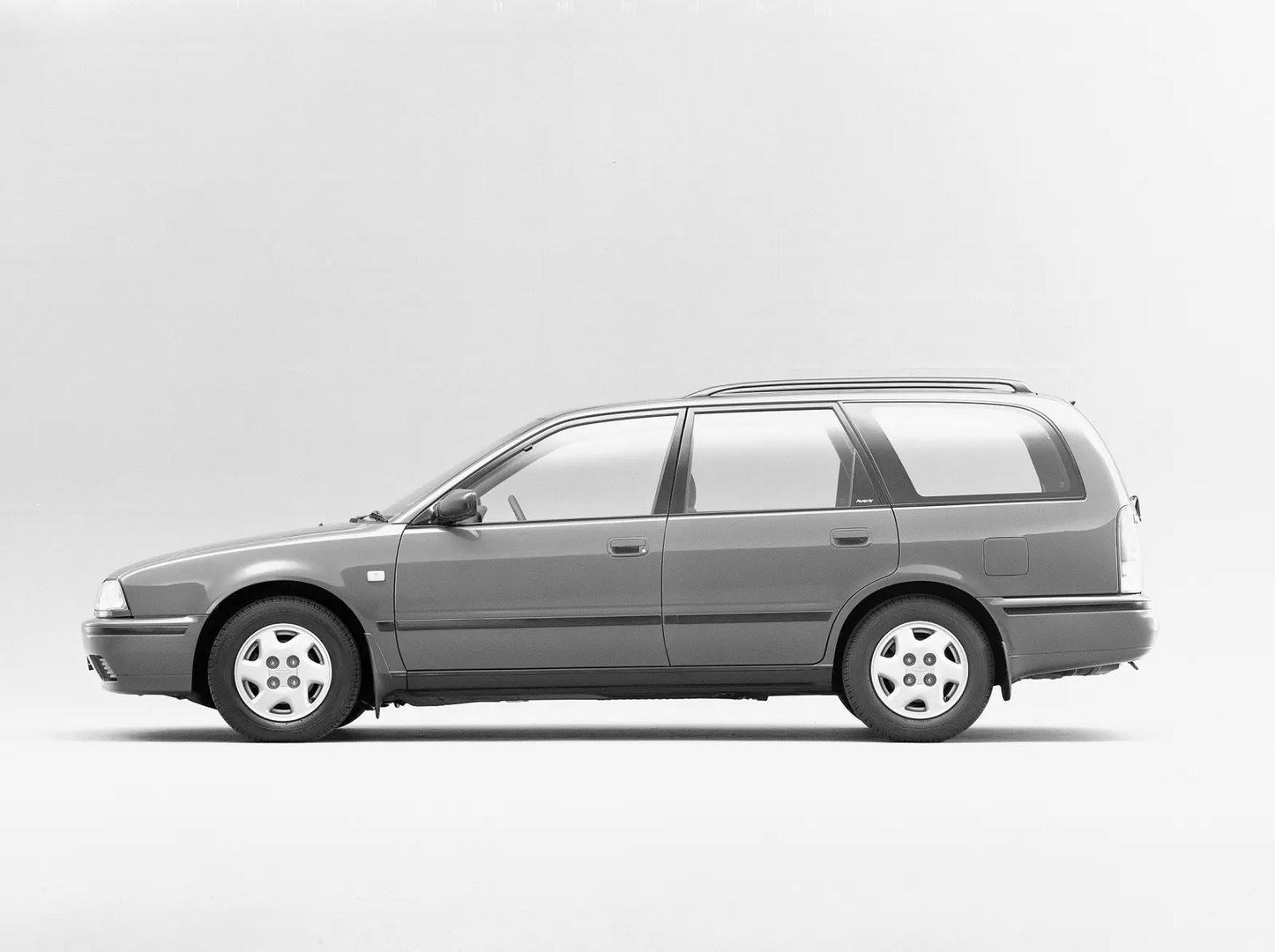 Nissan_Avenir_1_generation__Estate_5-door__3.jpg