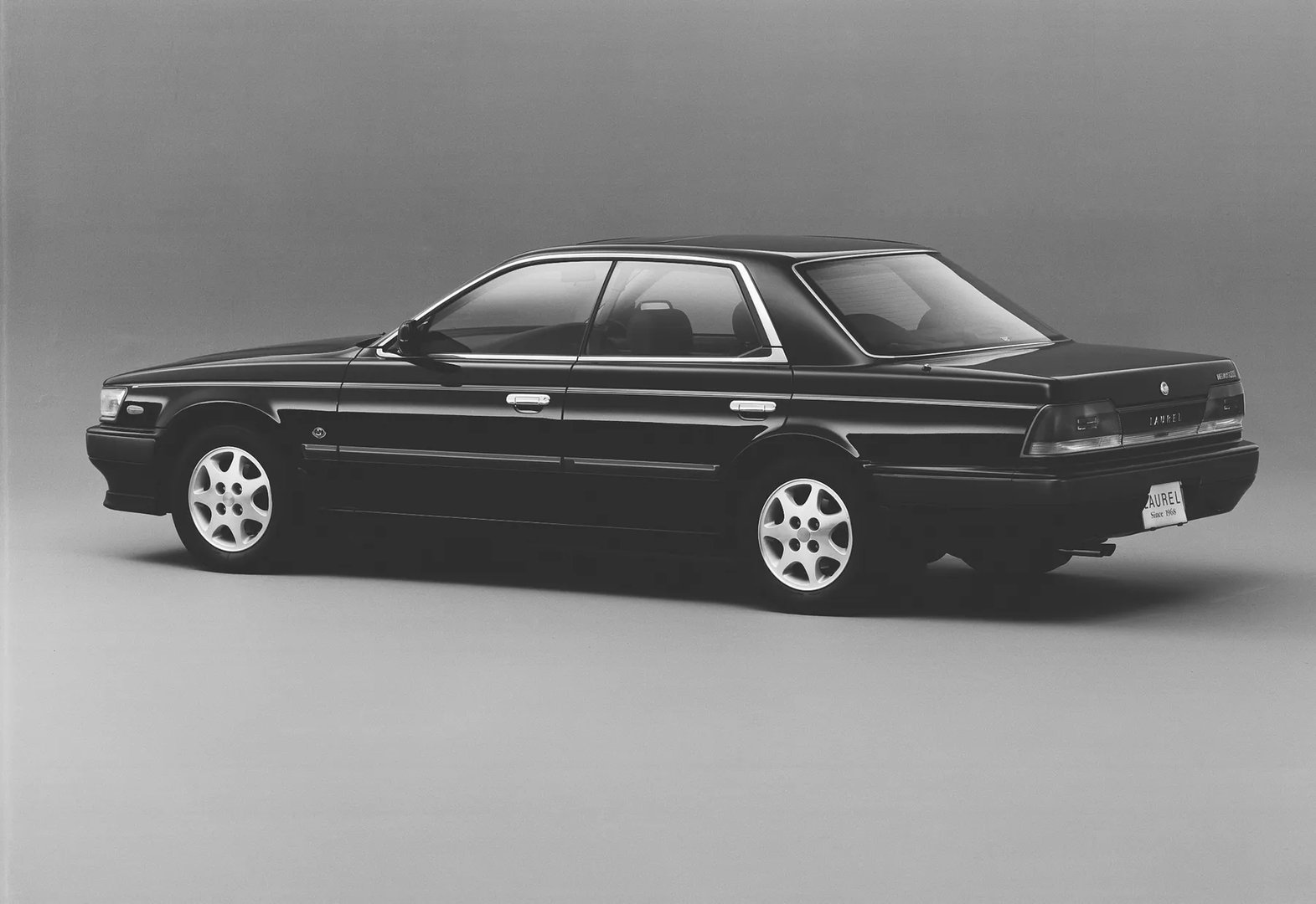 Nissan_Laurel_6_generation__Sedan__6.jpg