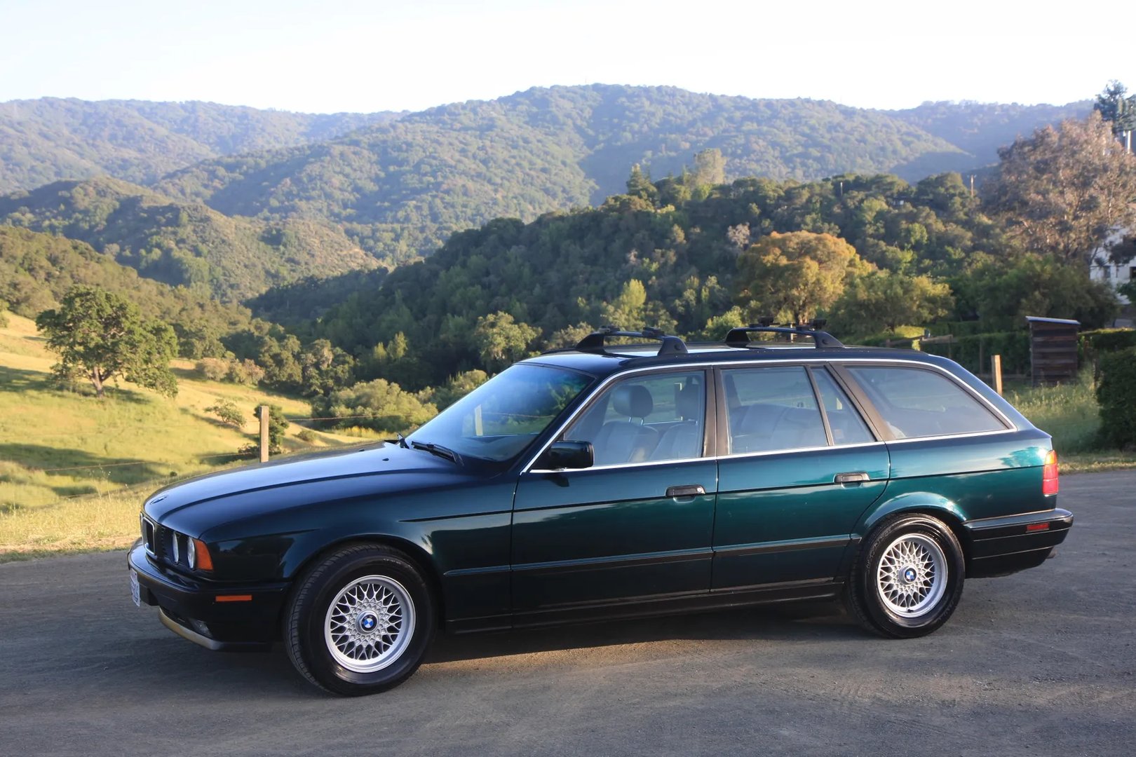 BMW_5_series_3_generation__Estate_5-door__3.jpg