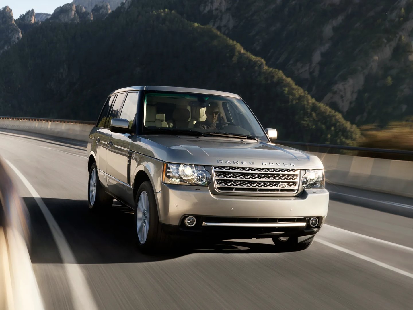 Land Rover_Range_Rover_3_generation_restyling_2__SUV_5-doors__12.jpg