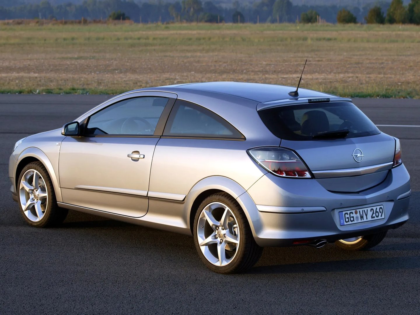 Opel_Astra_3_generation__Hatchback_3-door__9.jpg
