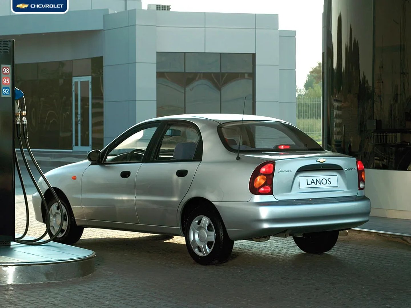 Chevrolet_Lanos_1_generation__Sedan__1.jpg