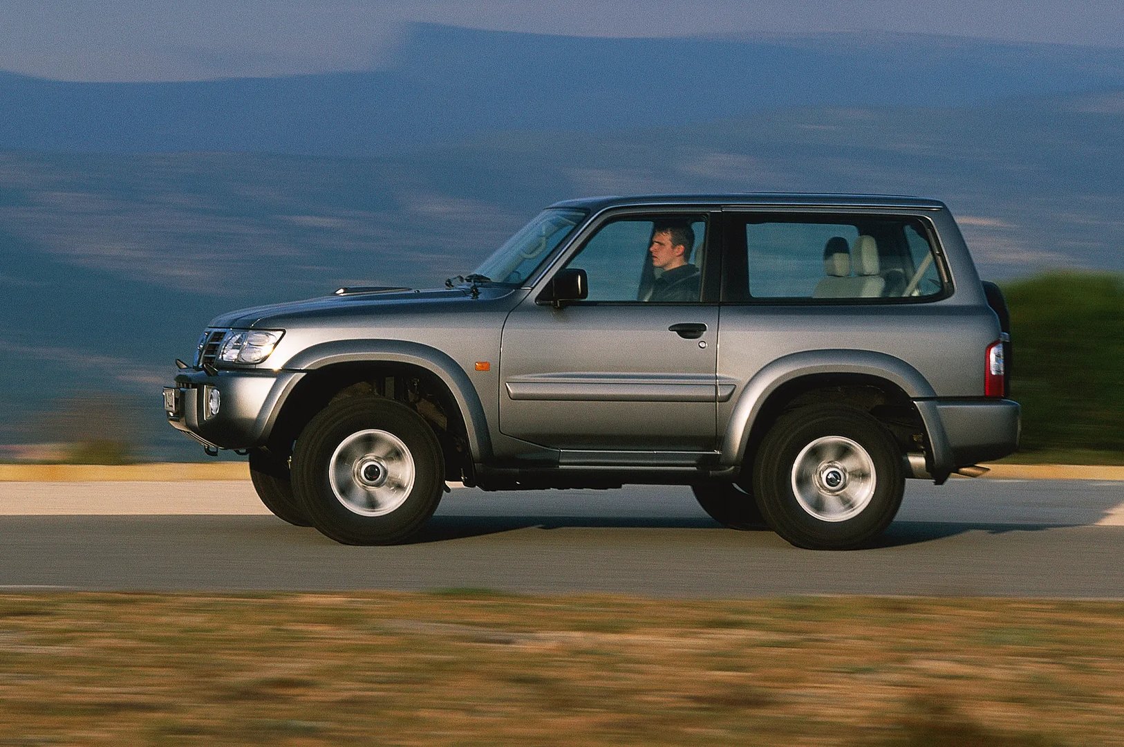 Nissan_Patrol_5_generation_restyling__SUV_3-doors__11.jpg