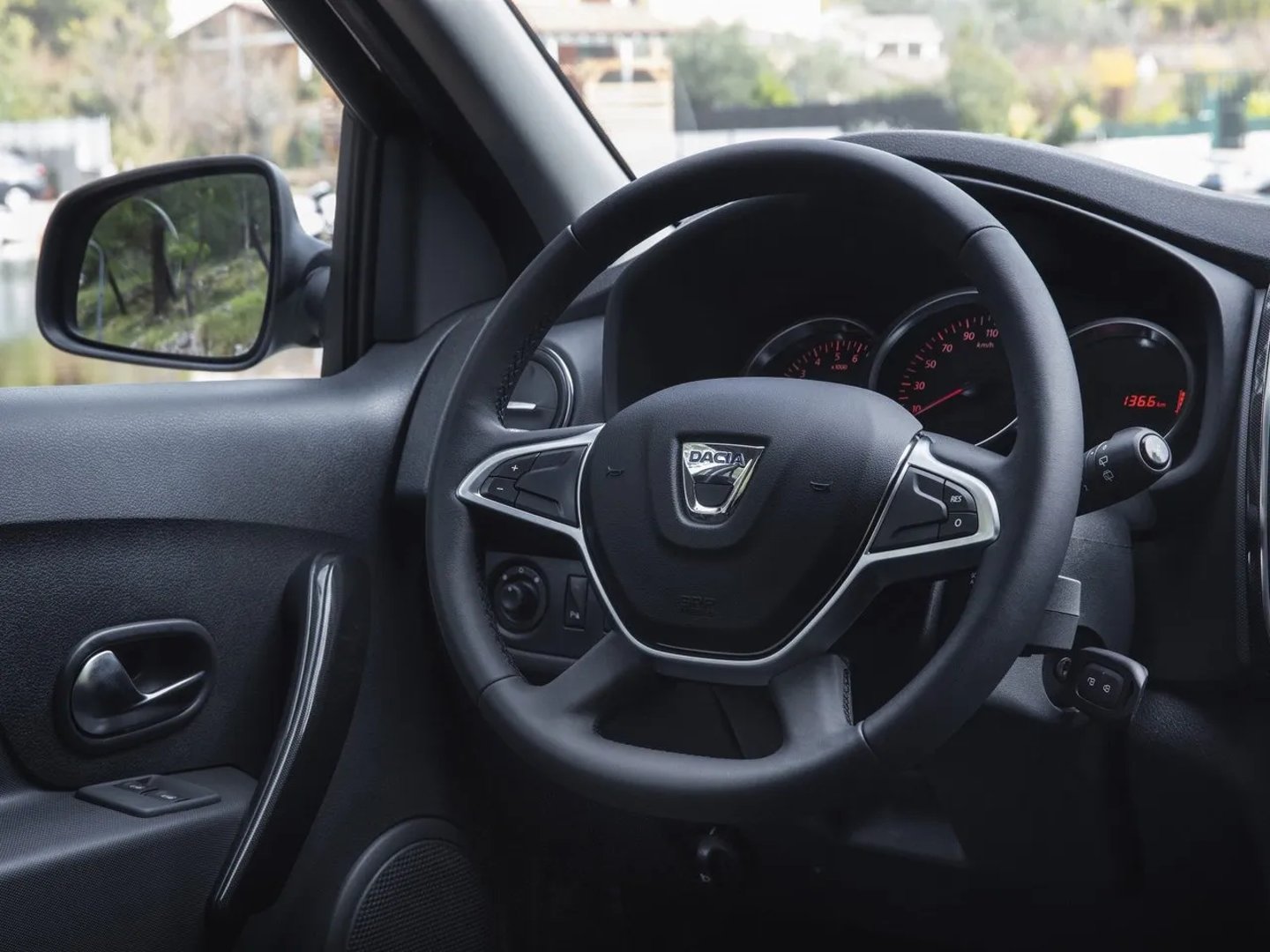 Dacia_Logan_2_generation_restyling__Estate_5-door__4.jpg
