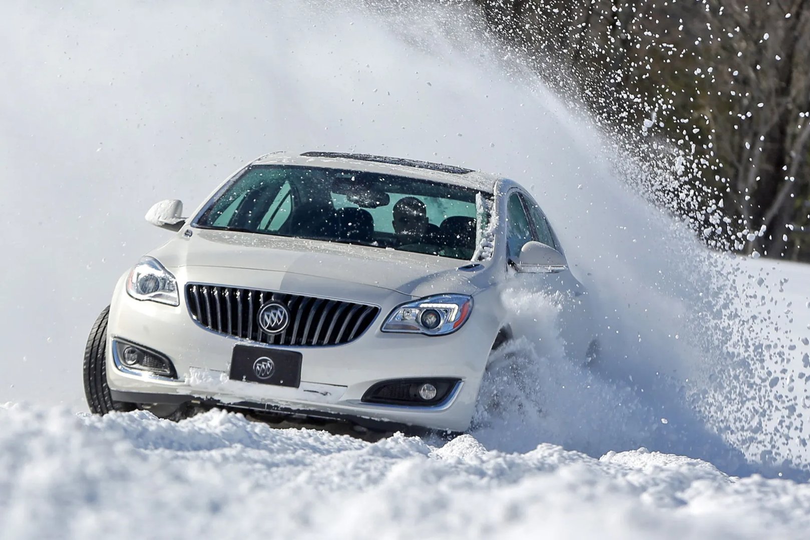 Buick_Regal_5_generation_restyling__Sedan__12.jpg