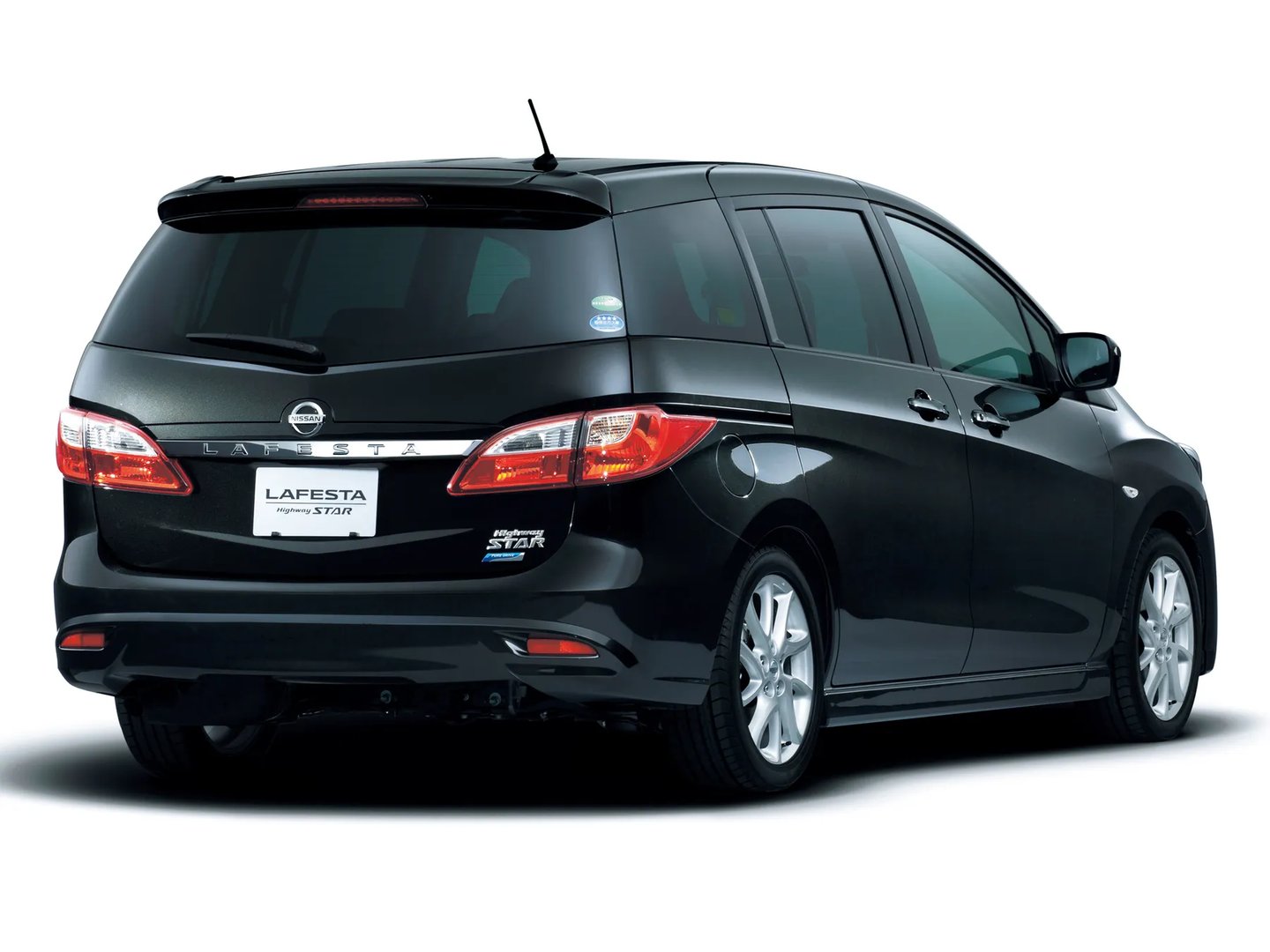 Nissan_Lafesta_2_generation__Compact_Van__3.jpg