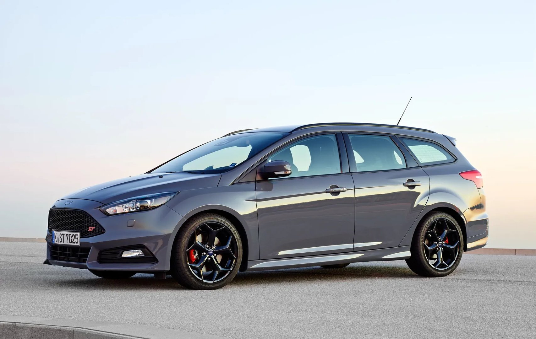 Ford_Focus_ST_3_generation_restyling__Estate_5-door__6.jpg