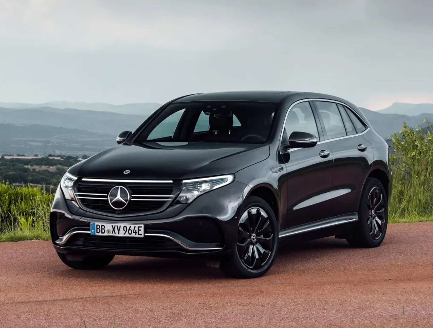 Mercedes_EQC_1_generation__SUV_5-doors__2.jpg