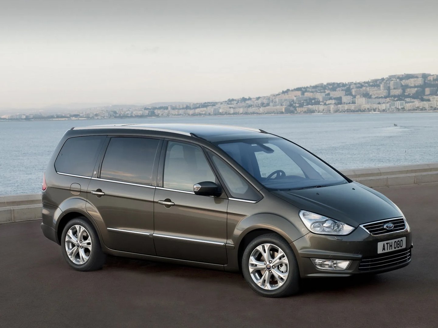 Ford_Galaxy_2_generation_restyling__Minivan__7.jpg