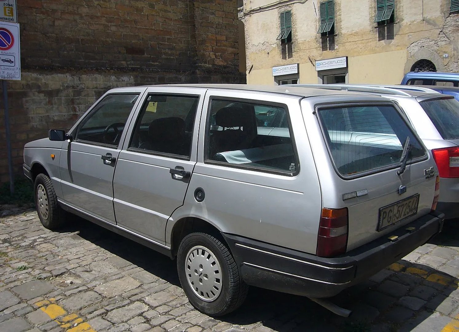 Fiat_Duna_1_generation__Estate_5-door__2.jpg