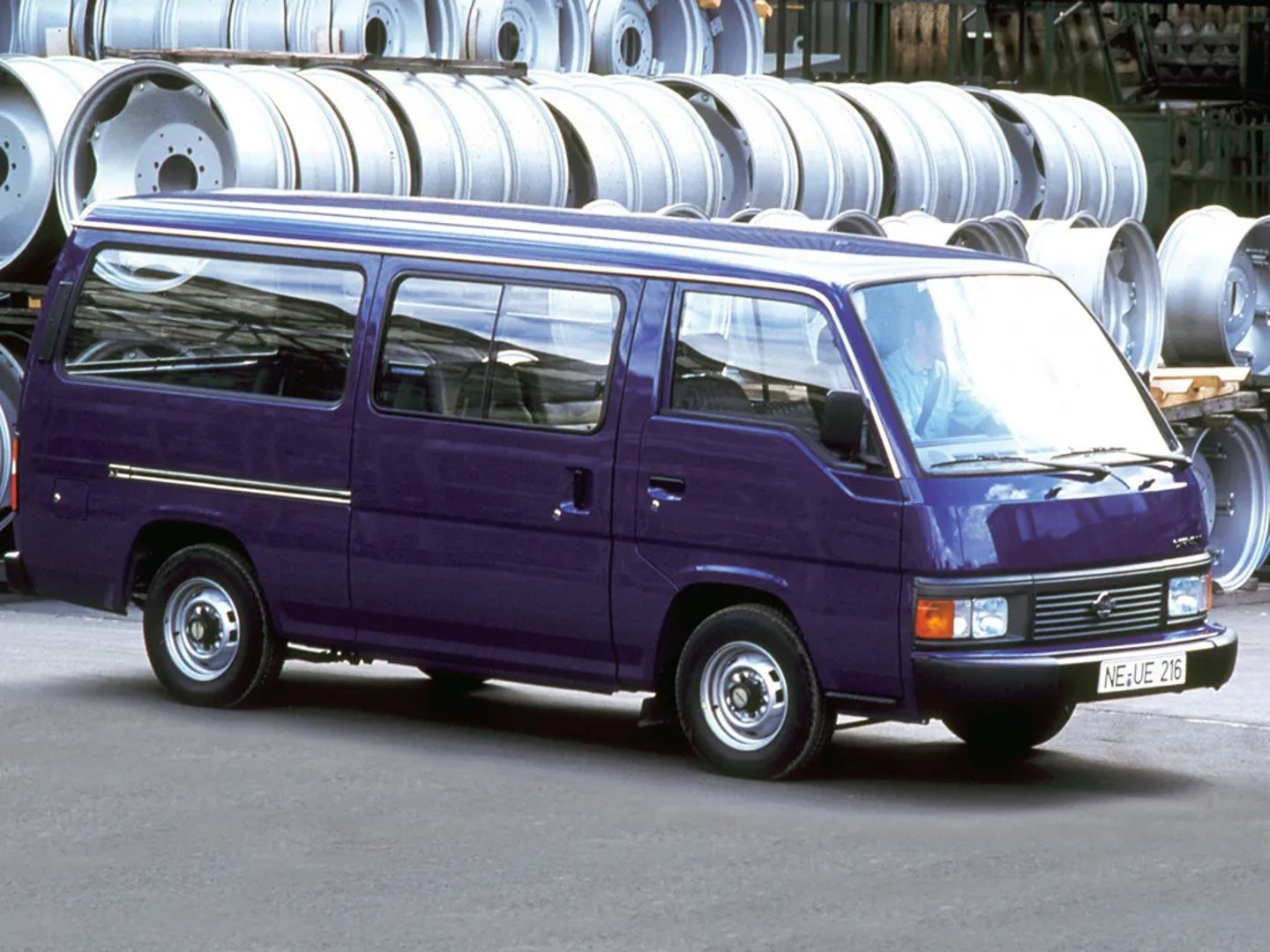 Nissan_Urvan_3_generation__Minivan__2.jpg