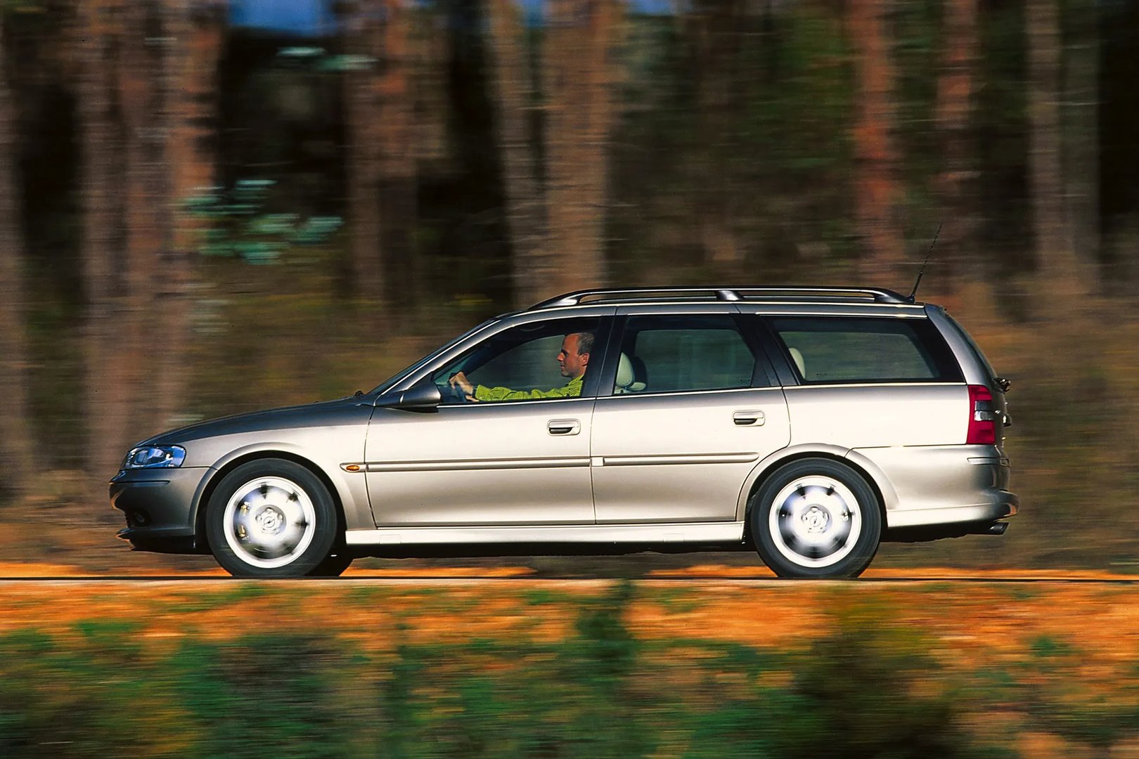 Opel_Vectra_2_generation_restyling__Estate_5-door__11.jpg