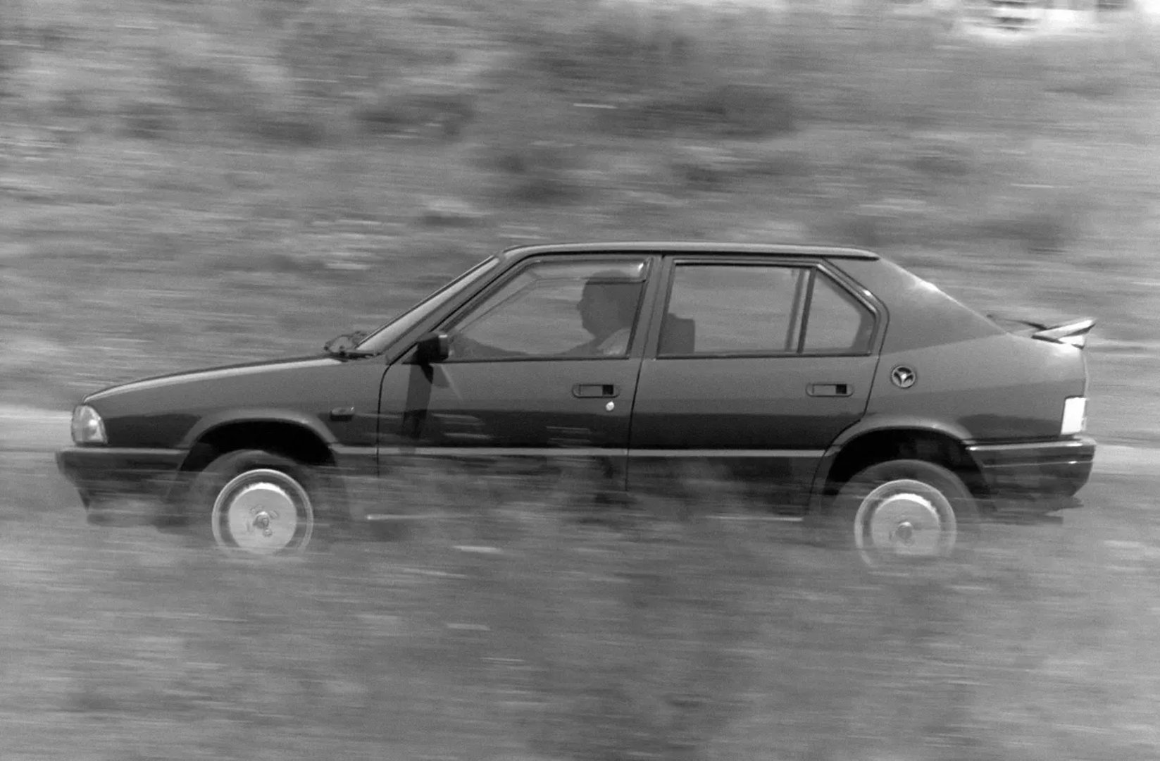 Alfa Romeo_33_1_generation_restyling__Sedan__5.jpg