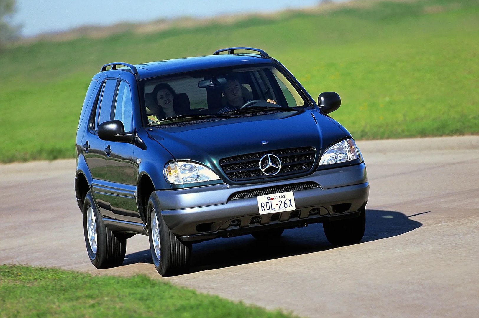 Mercedes_M-Class_1_generation__SUV_5-doors__5.jpg