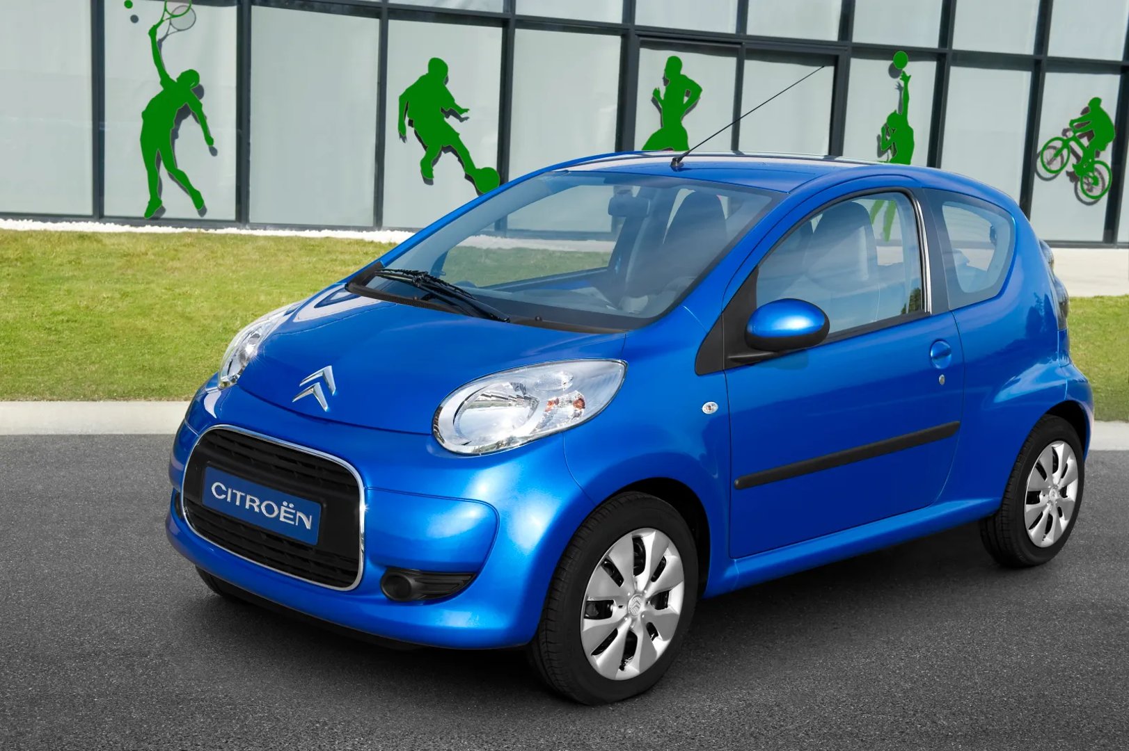 1 generation, restyling 