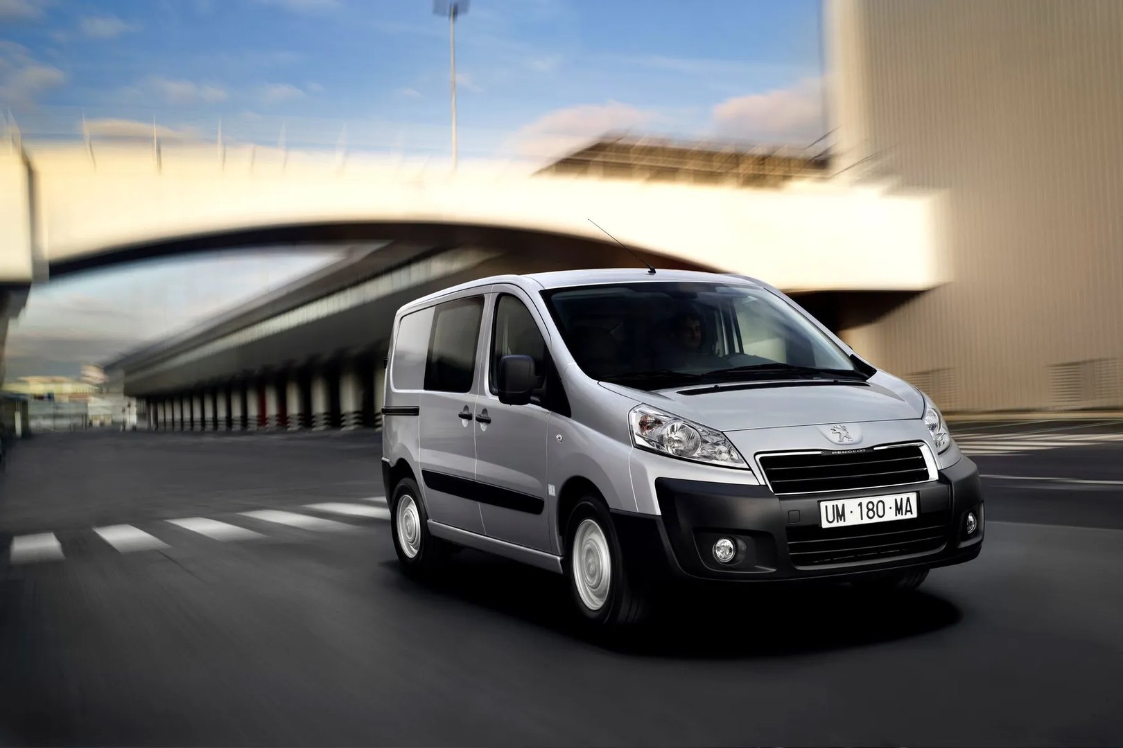 Peugeot_Expert_2_generation_restyling__Minivan__5.jpg