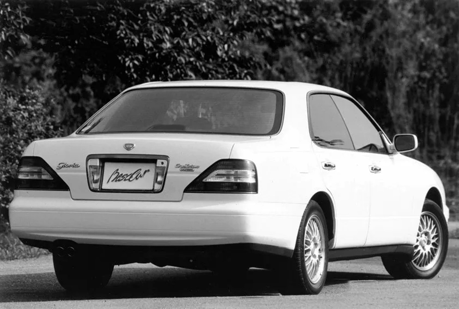 Nissan_Gloria_10_generation__Sedan__2.jpg