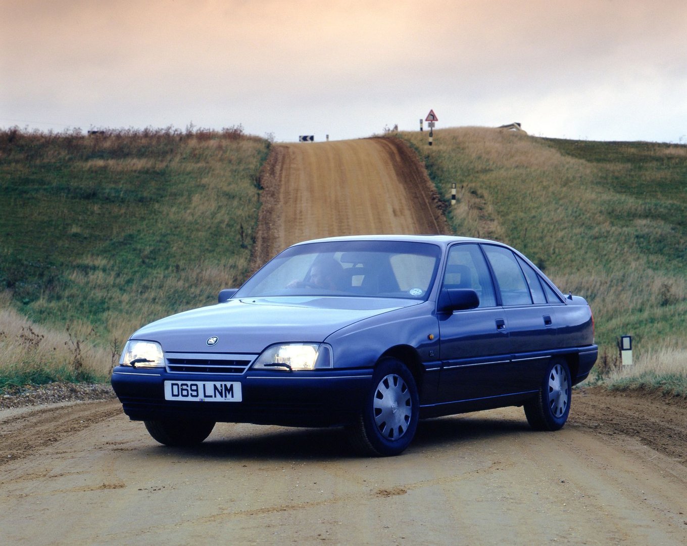 vauxhall_Carlton_1_generation__Sedan__2.jpg
