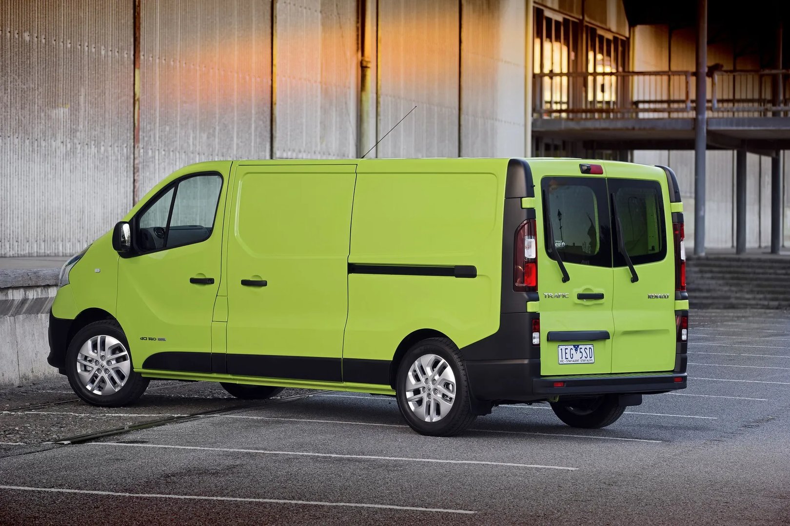 Renault_Trafic_3_generation__Van_Long__6.jpg