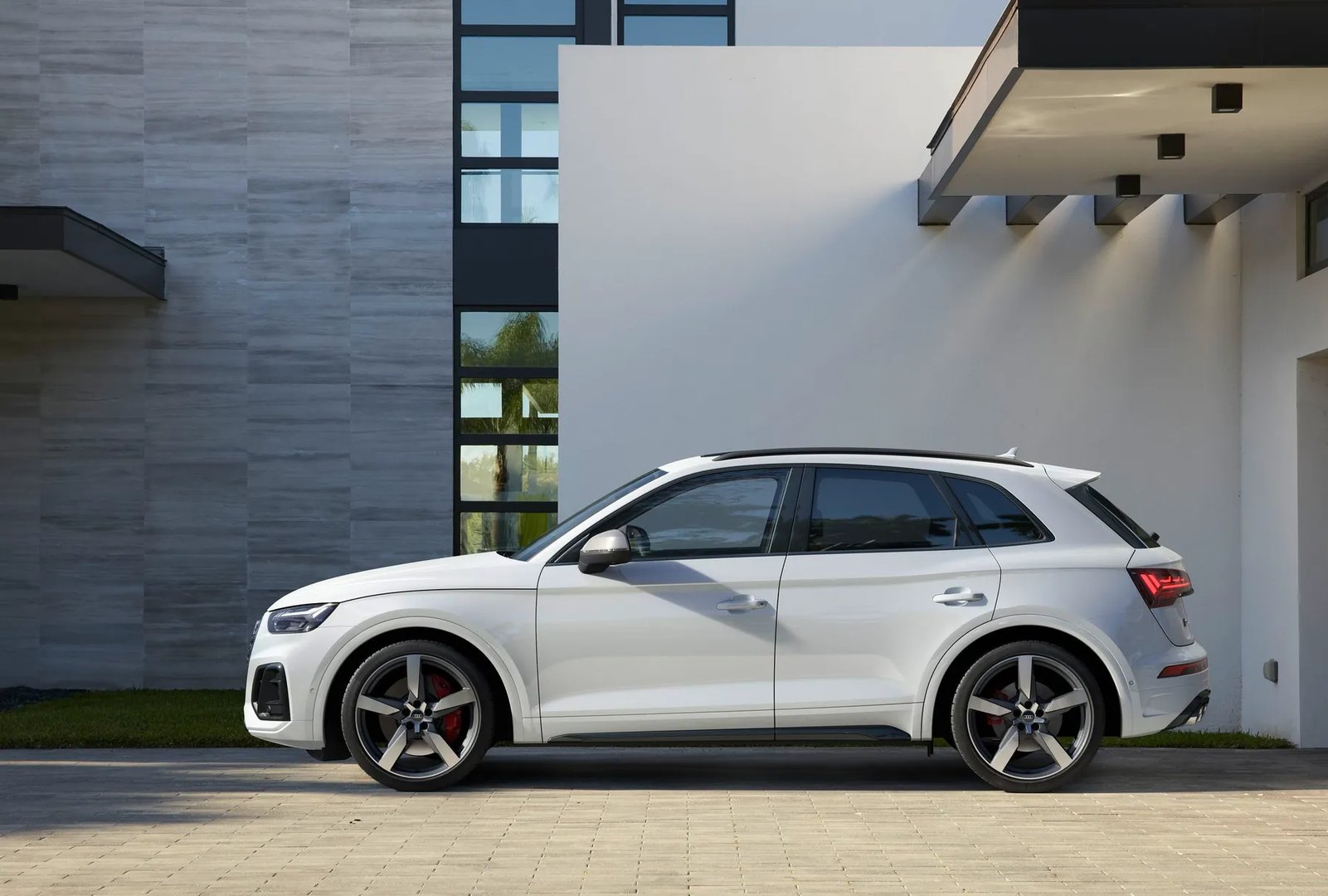 Audi_SQ5_2_generation_restyling_1__SUV_5-doors__6.jpg